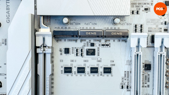 gigabyte-x870-aorus-elite-wifi7-ice-inceleme-m2-yuvaları Gigabyte X870 Aorus Elite WiFi7 Ice incelemesi: M.2 konnektörleri.