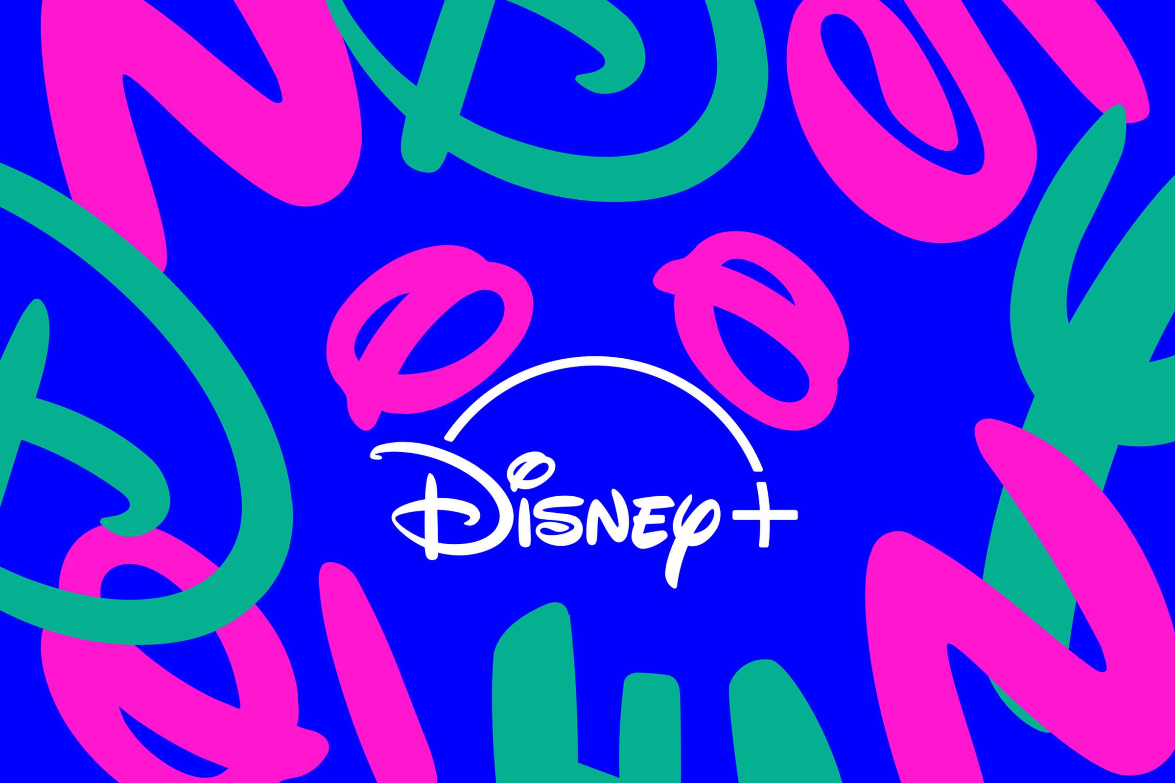 Pembe ve yeşil karalamalarla mavi bir arka planda Disney Plus logosu.