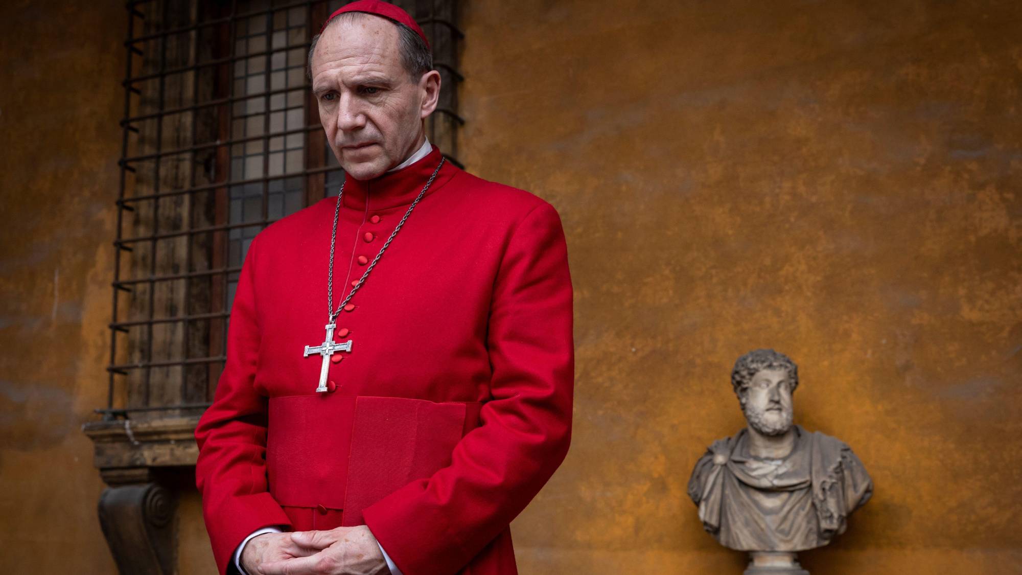 Ralph Fiennes, Thomas Kardinal Lawrence rolünde