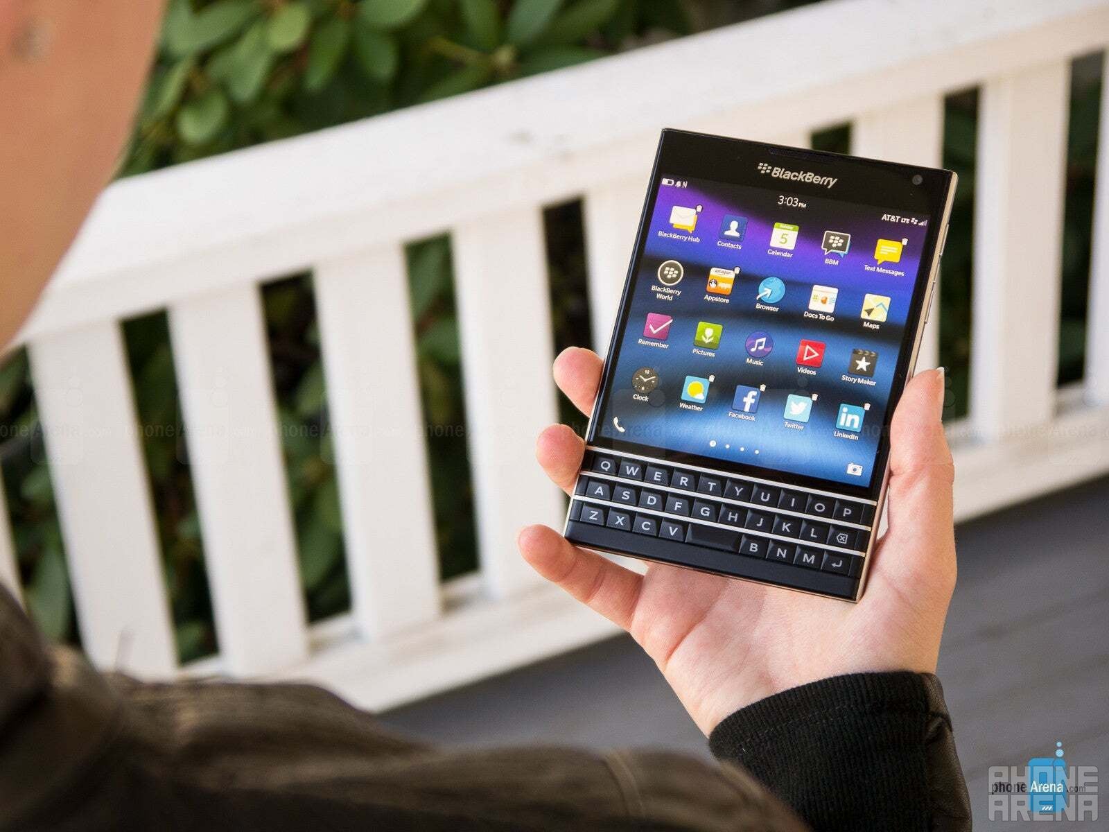 BlackBerry Passport (Resim kredisi - PhoneArena) - Bu çılgın telefon trendlerine ne oldu?