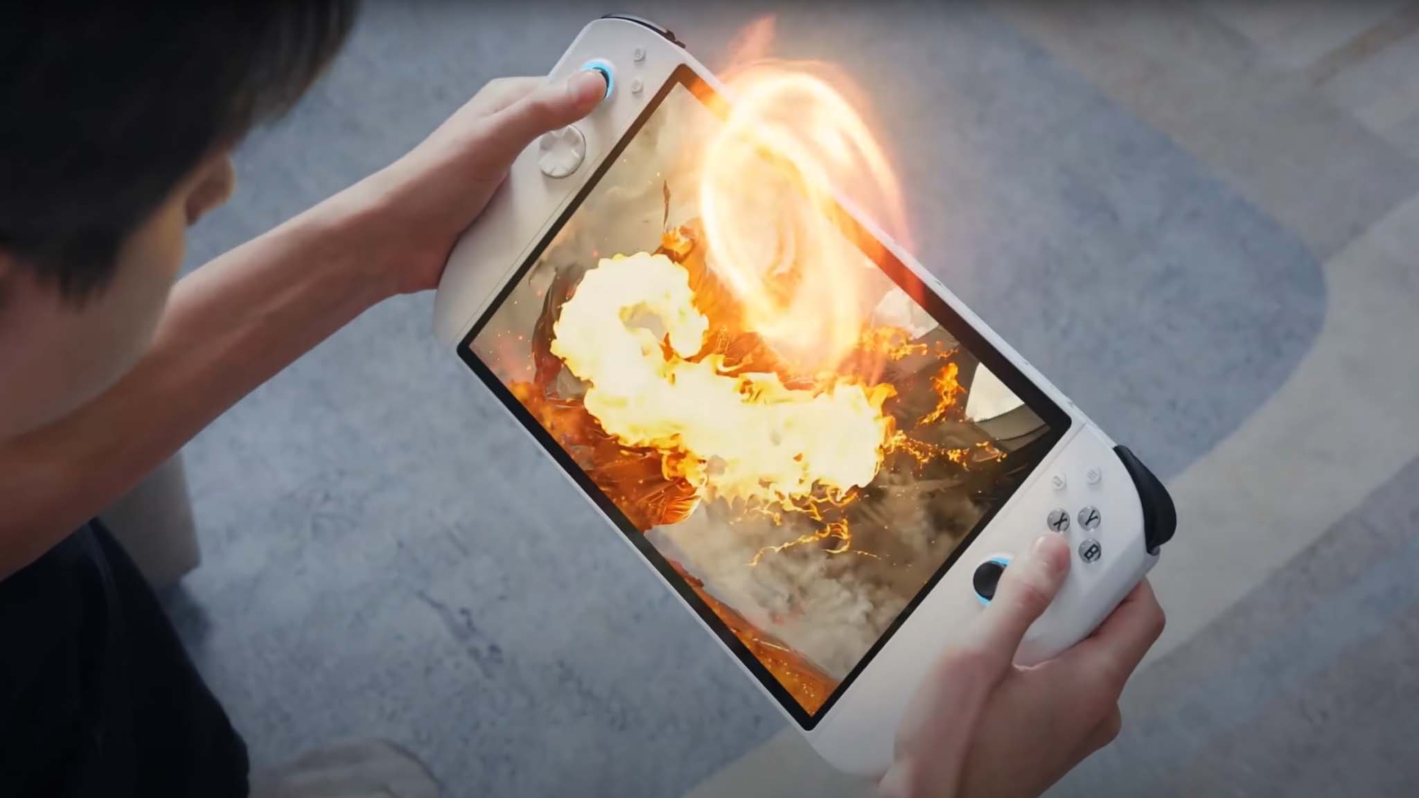 Tencent 3D One oyun el cihazı birinin elinde tutuluyor.
