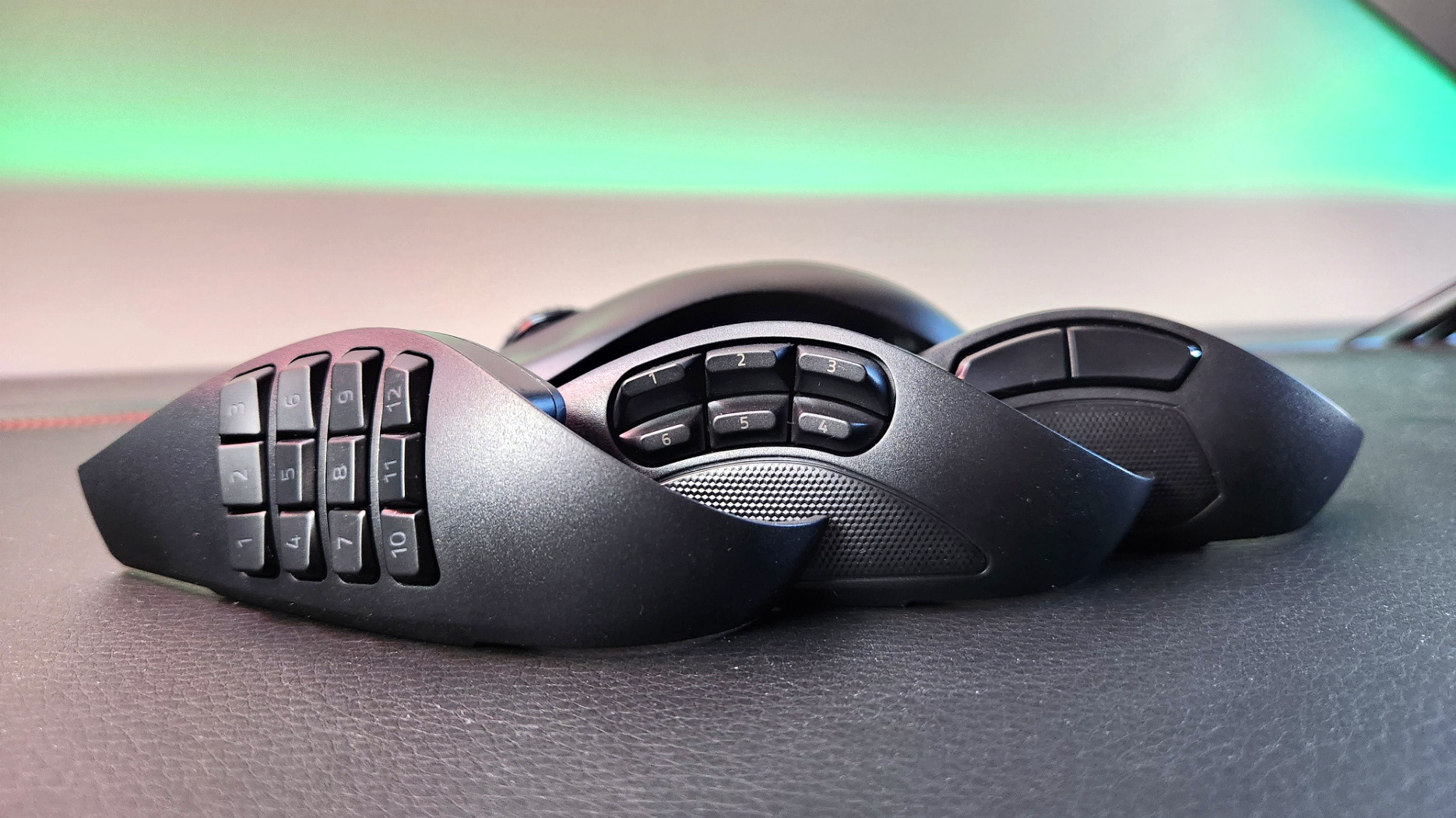 Razer Naga V2 Pro değiştirilebilir yan plakaların fotoğrafı