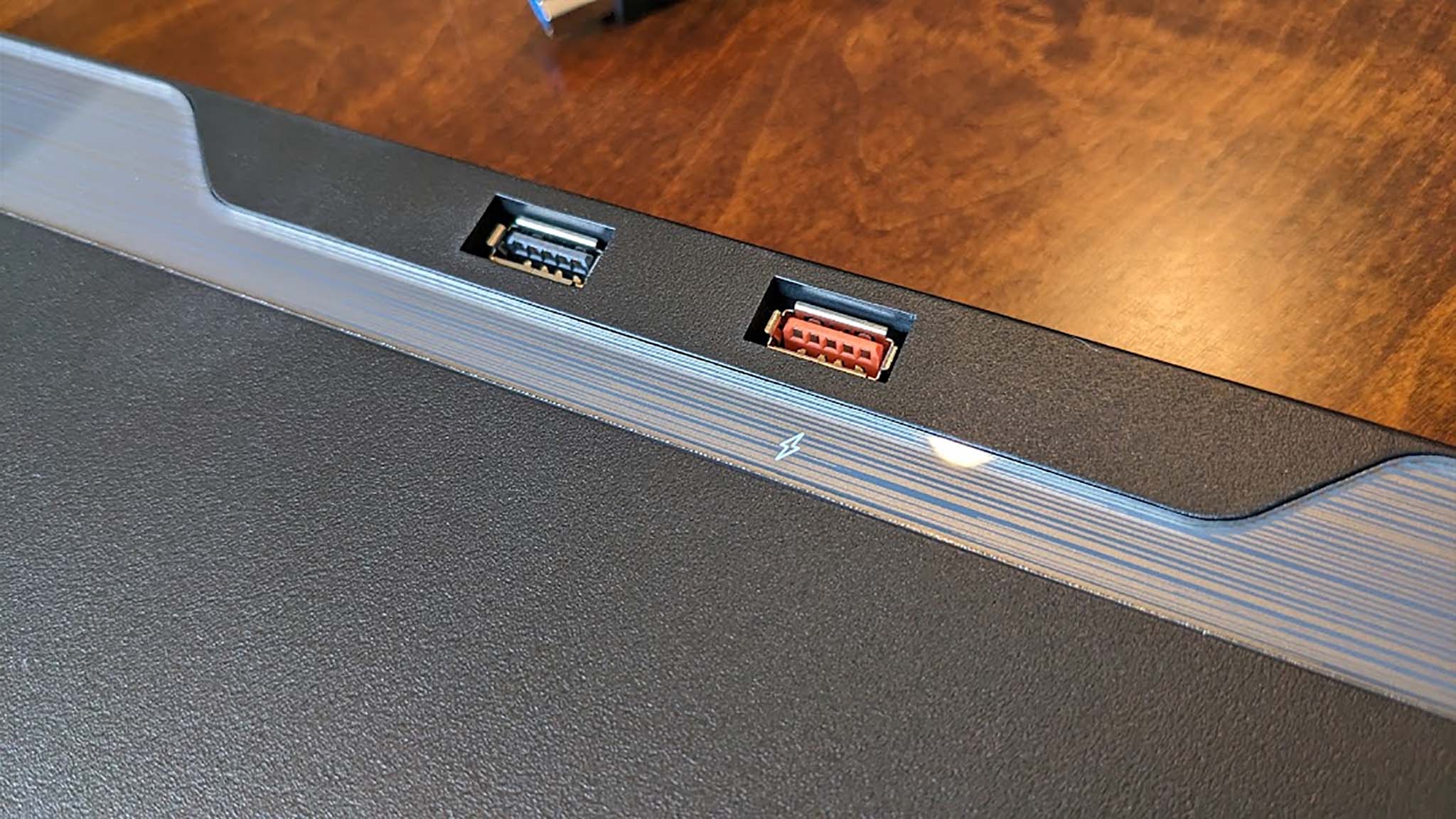 NerdyTec Couchmaster Cycon2 USB bağlantı noktaları.