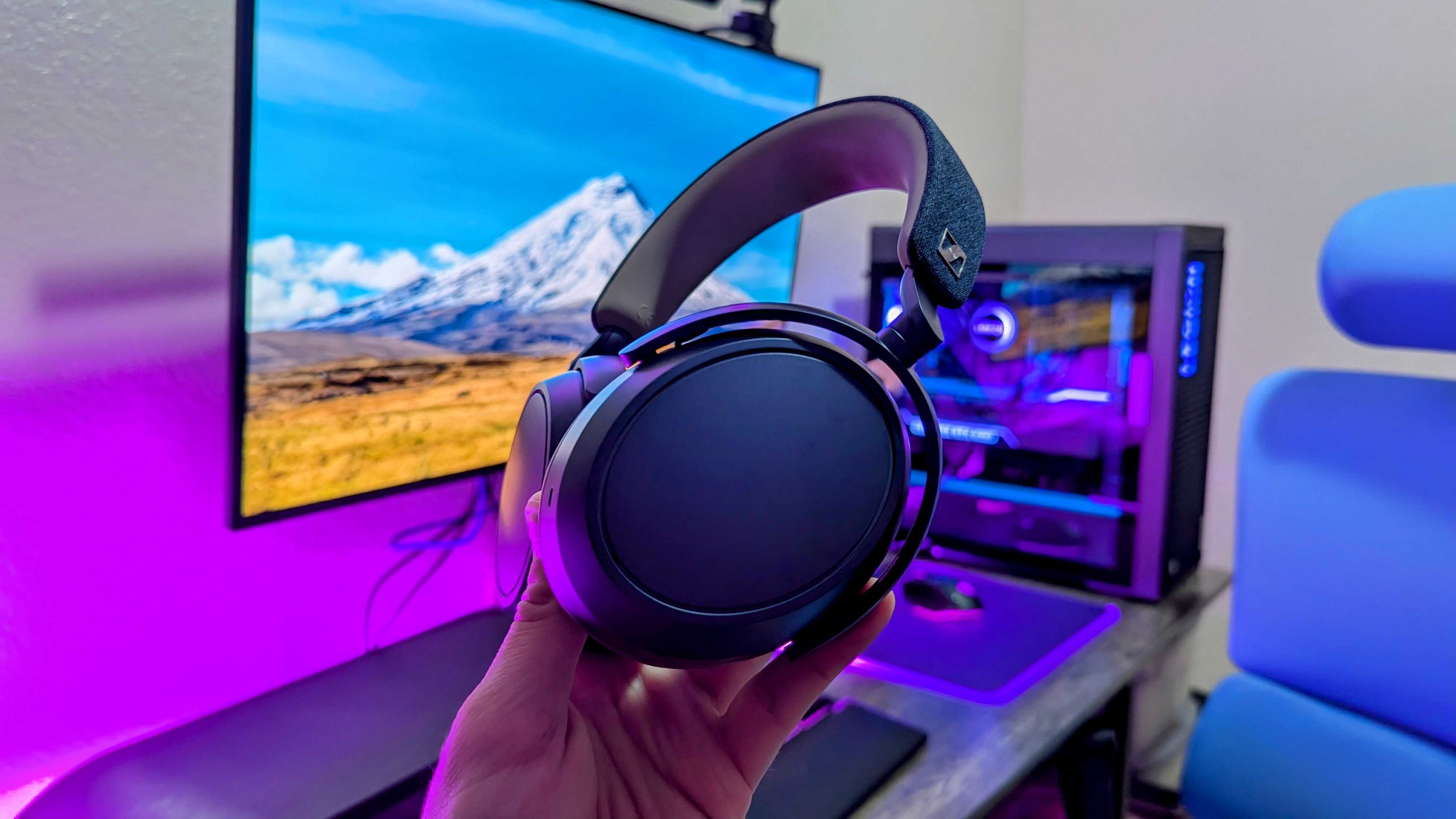 Sennheiser Momentum 4 Kablosuz ANC Kulaklığın görüntüsü.