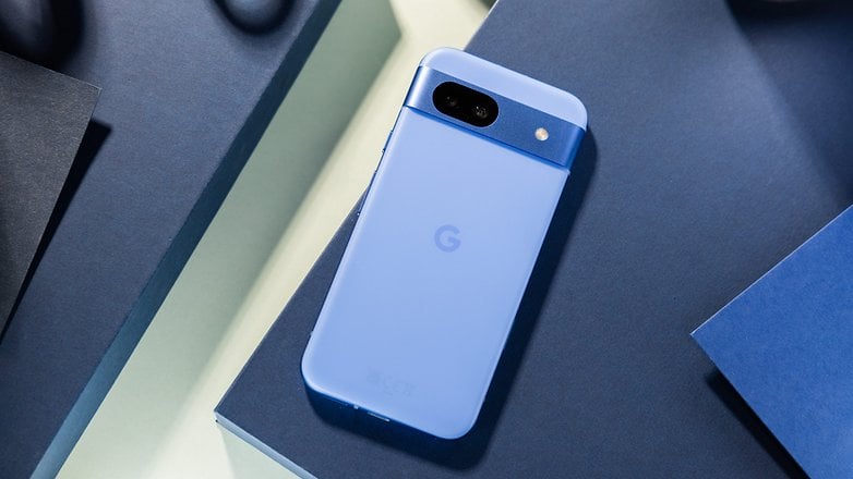 Google Pixel 8a: Arka kısım