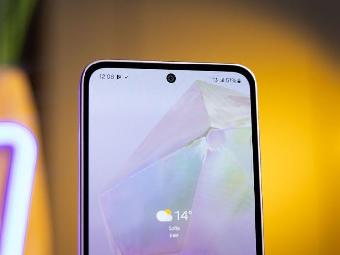 Galaxy A35 de selfie konusunda hiç de beceriksiz değildi. | Resim kredisi — PhoneArena - Samsung Galaxy A36'nın amiral gemileriyle daha iyi rekabet edebilecek yeni bir kamera alacağı bildiriliyor