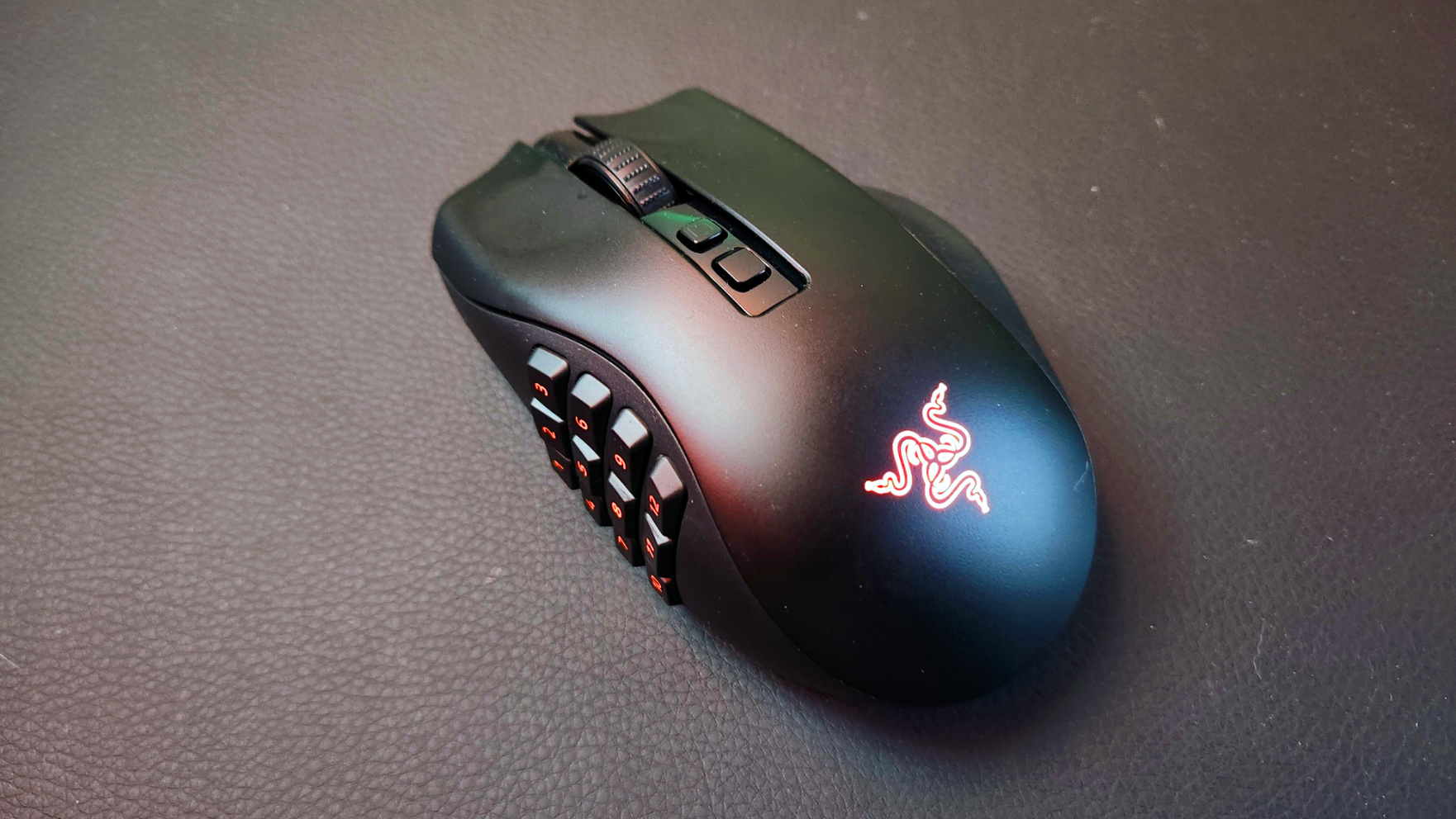 Razer Naga V2 Pro'nun fotoğrafı