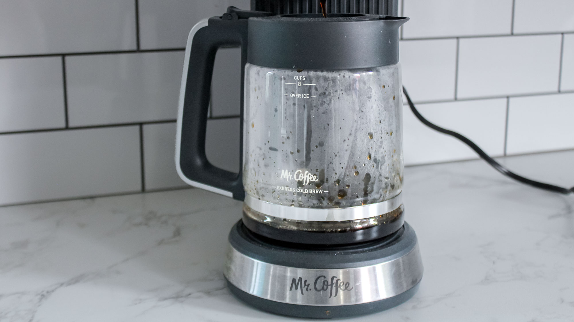 Taze demlenmiş kahve ile Mr. Coffee Perfect Brew