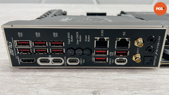 MSI MPG X870E Carbon WiFi incelemesi: G/Ç paneli bağlantı noktaları.