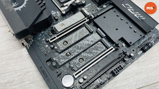 MSI MPG X870E Carbon WiFi incelemesi: Termal yastıklı M.2 yuvaları.