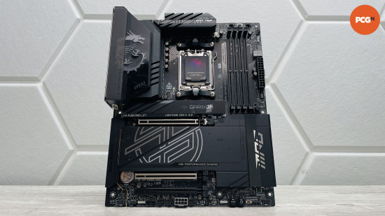MSI MPG X870E Carbon WiFi incelemesi: Anakartın tamamı.