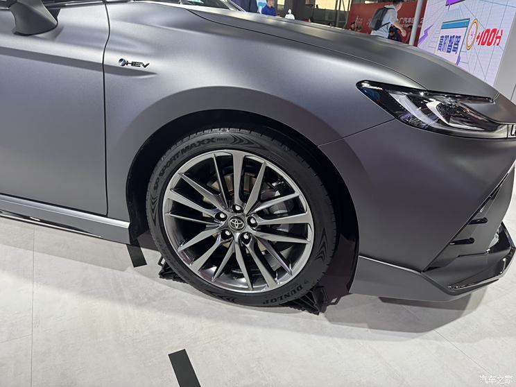 Toyota Camry XV80 Brilliance Edition sunuldu, fotoğrafta araba gösterildi