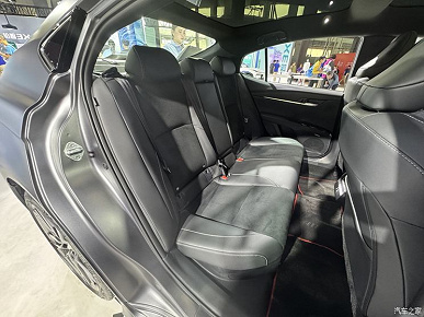 Toyota Camry XV80 Brilliance Edition sunuldu, fotoğrafta araba gösterildi