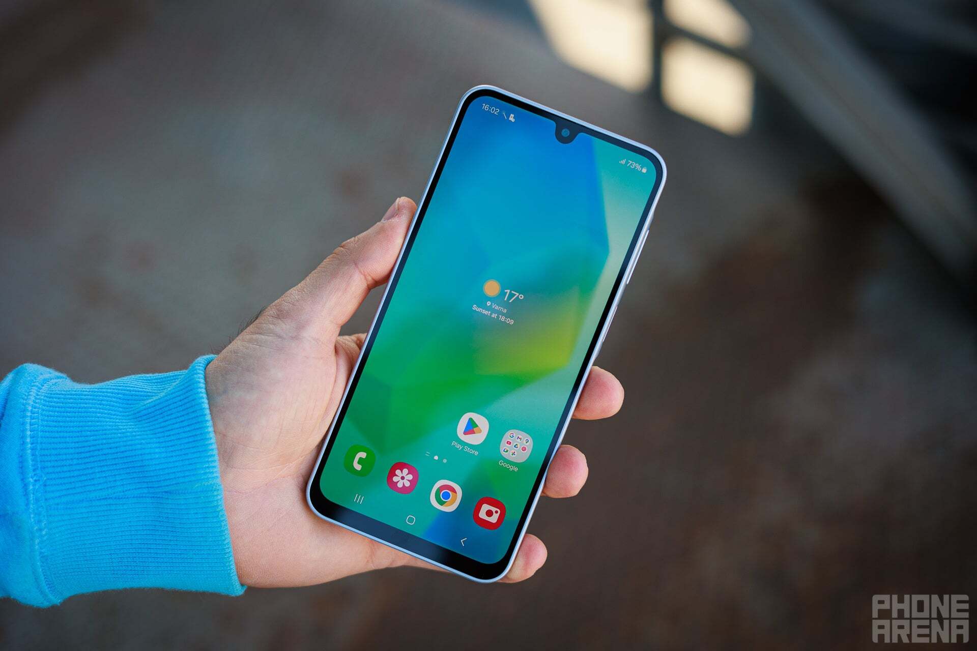 90Hz yenileme hızına sahip 6,7 inçlik Süper AMOLED 199 dolara mı? Çeneni kapat ve paramı al! | Image by PhoneArena - Bir haftayı Samsung'un en uygun fiyatlı telefonlarından birini kullanarak geçirdim