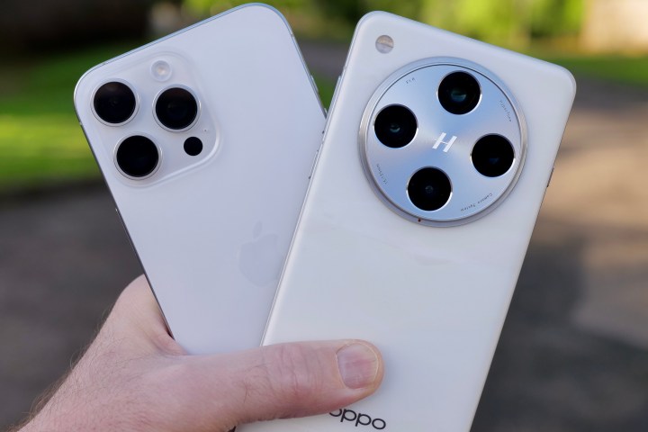 Apple iPhone 16 Pro Max ve Oppo Find X8 Pro'nun kameraları.