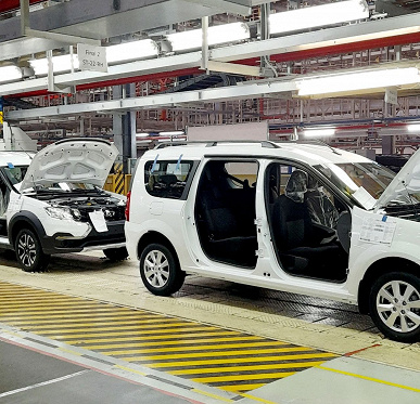 AvtoVAZ geliştirilmiş Lada Largus'u üretmeye başladı