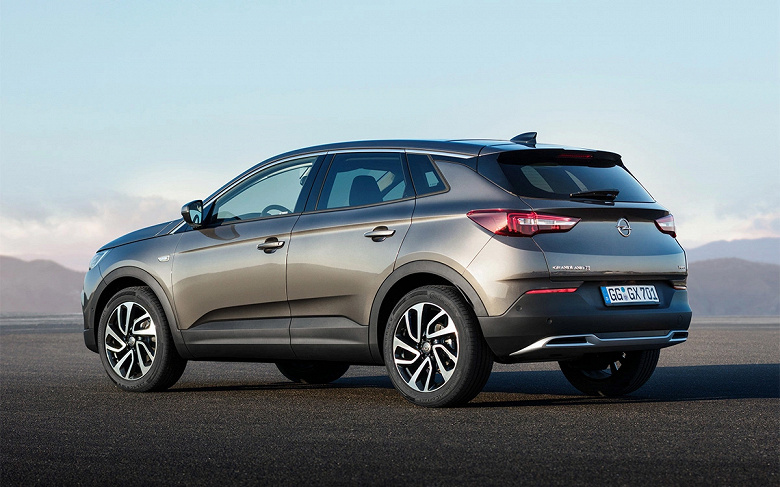 Ruslar hala Alman kalitesini iyi bir fiyata alma fırsatına sahip: 6 vitesli otomatik şanzımanlı Opel Grandland X geçitleri satışta bulundu - sadece 2,5 milyon ruble