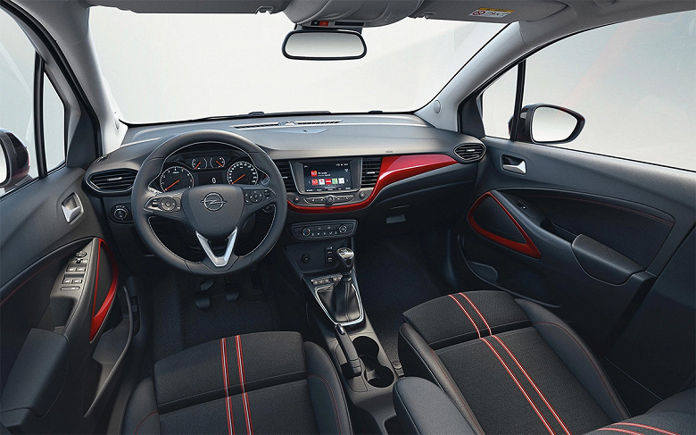 Rusya'da hala resmi Opel Crossland geçitleri var - 2,35 milyon ruble için ve 6 ileri otomatik şanzıman Aisin ile