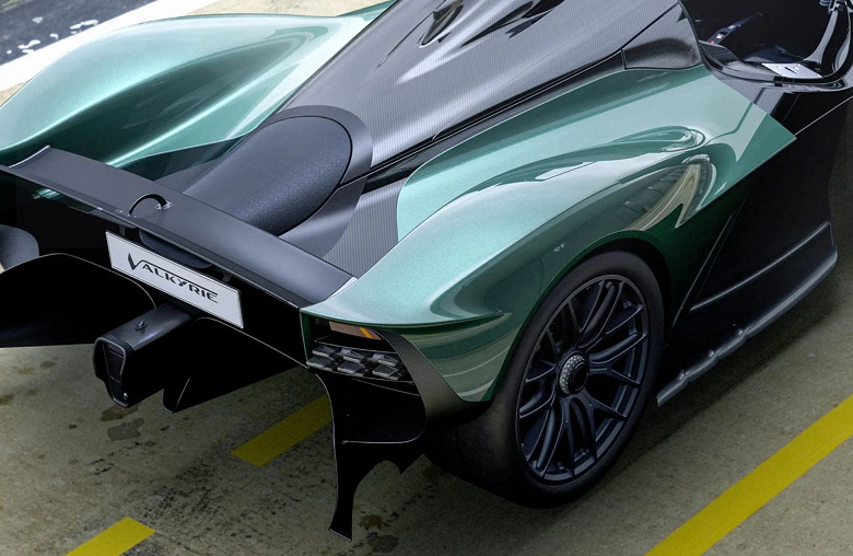 Benzersiz Aston Martin Valkyrie hiper otomobili Rusya'da satışa sunuldu
