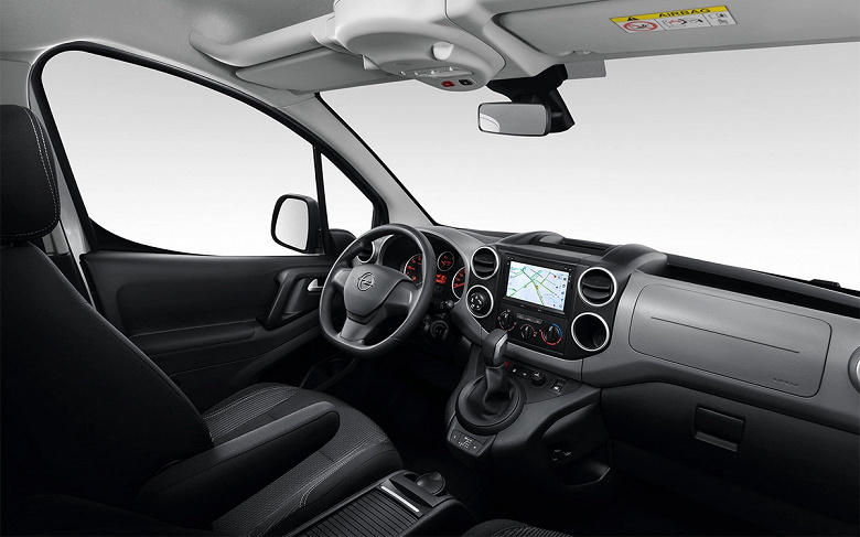 Lada Largus'a bir alternatif daha ama bir Alman markasından. Opel Combo Life 2022 Rusya'da 2,2 milyon rubleye satılıyor