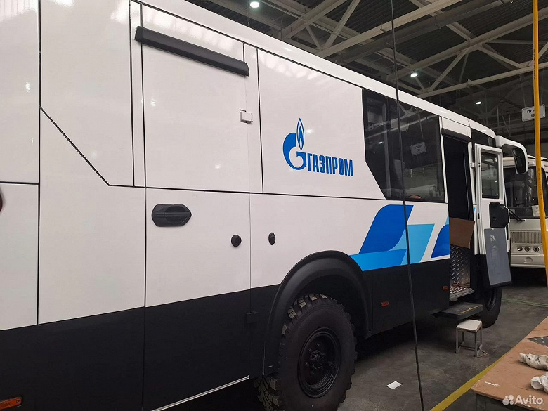 Rusya'da Gazprom için üretilmiş, 8 koltuklu, dört tekerlekten çekişli, arazi tipi otobüs aracı PAZ satılıyor