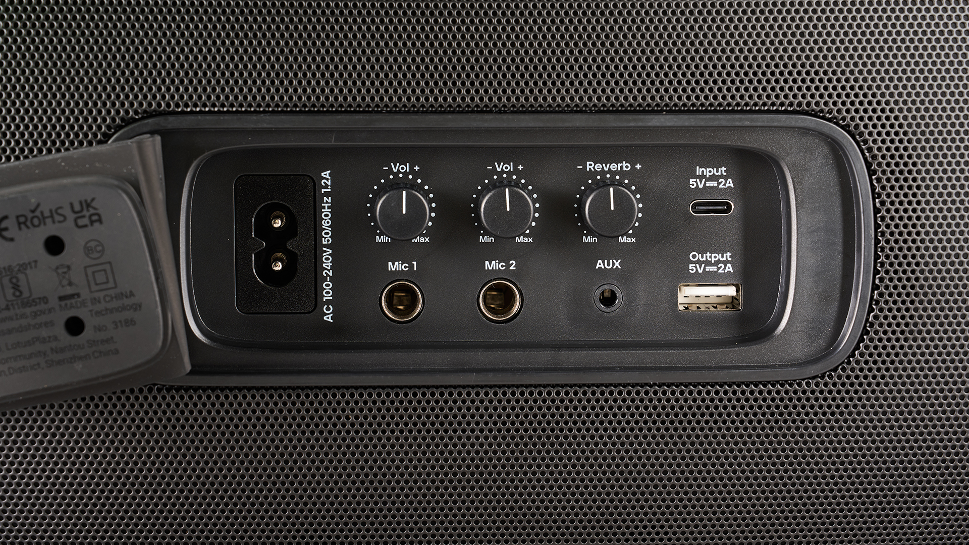 tribitstormbox blast 2 bluetooth hoparlör, 18 inç uzunluğunda ve 19 pound ağırlığında, çok renkli LED ışıklı ve taşıma saplı