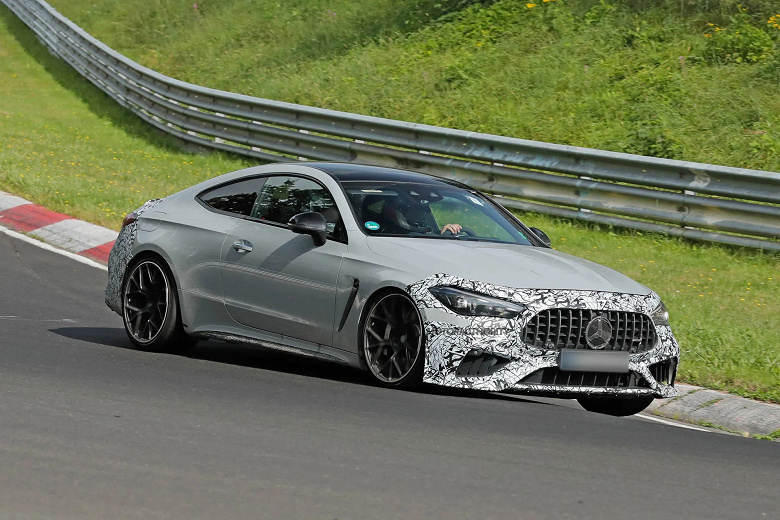 Bugünlerde nadir görülen bir canavar: Testler sırasında elektrikli eklentileri olmayan, V8 motorlu güçlü bir coupe tespit edildi. Bu yeni Mercedes-AMG CLE 63