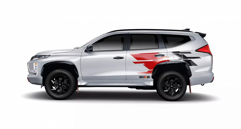 Yeni Mitsubishi Pajero Sport ilk kez içeride gösterildi