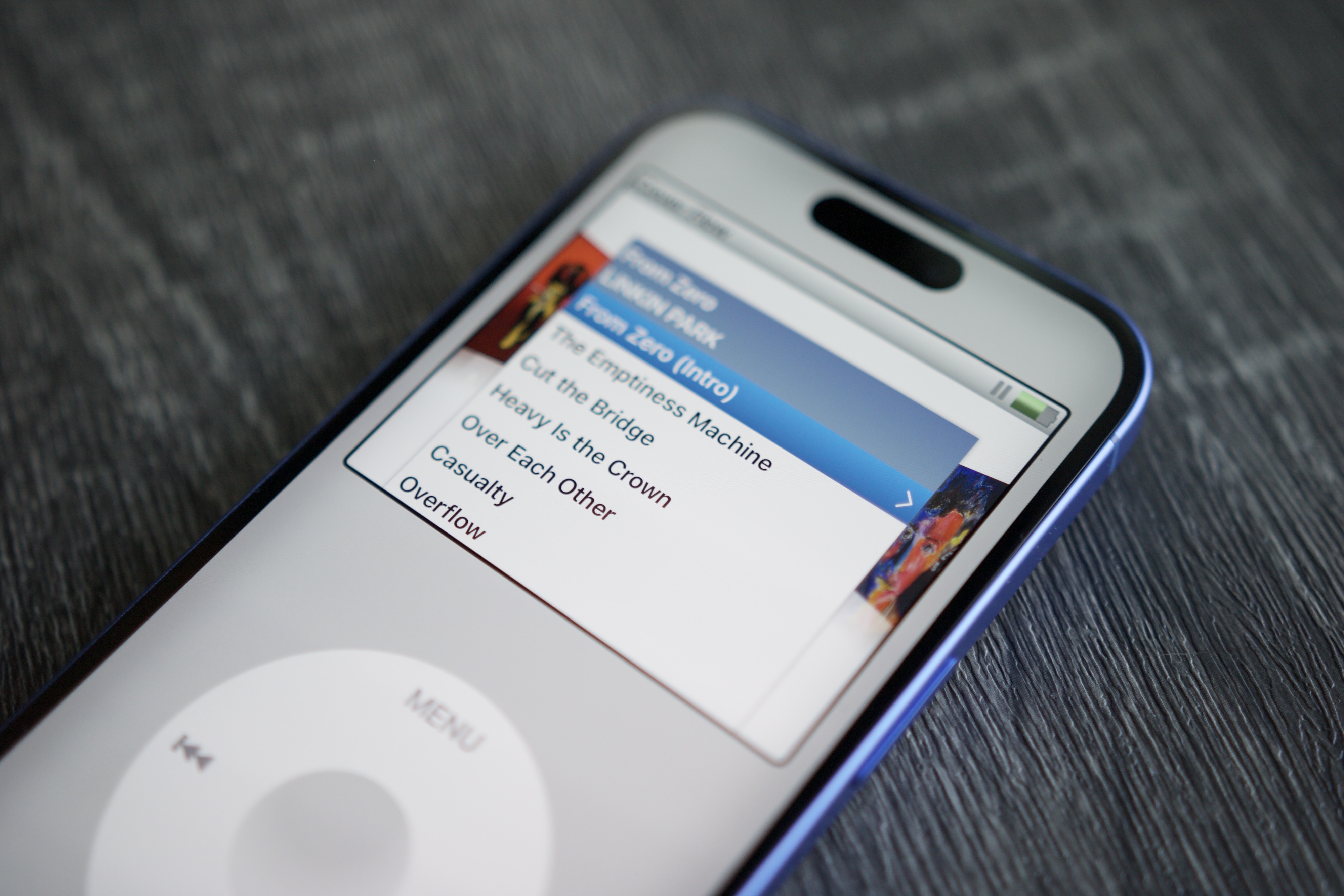 iPhone 16'daki My Classic uygulaması, iPod arayüzünü gösteriyor.