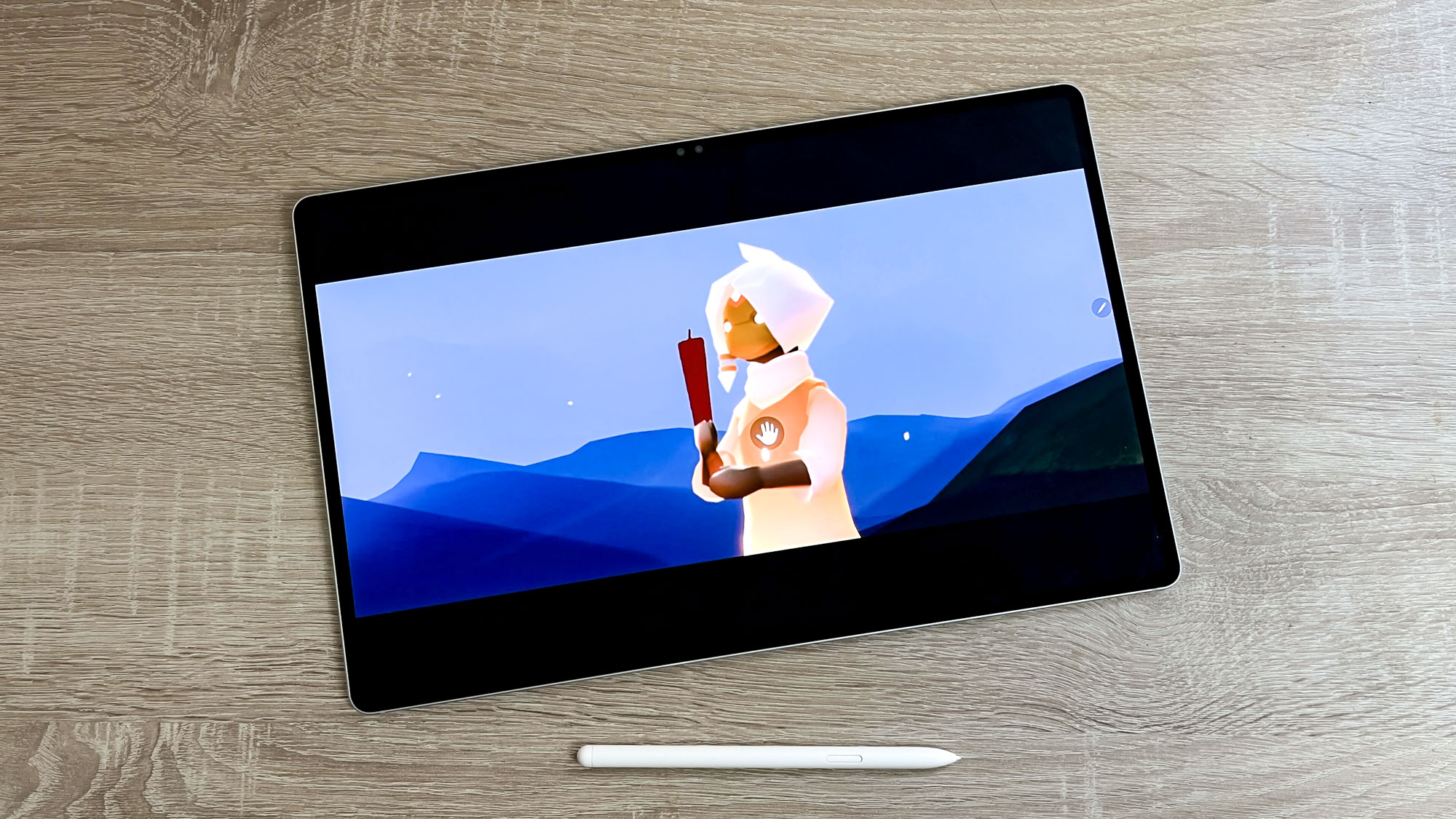 Masa üzerinde Samsung Galaxy Tab S10 Ultra inceleme ünitesi