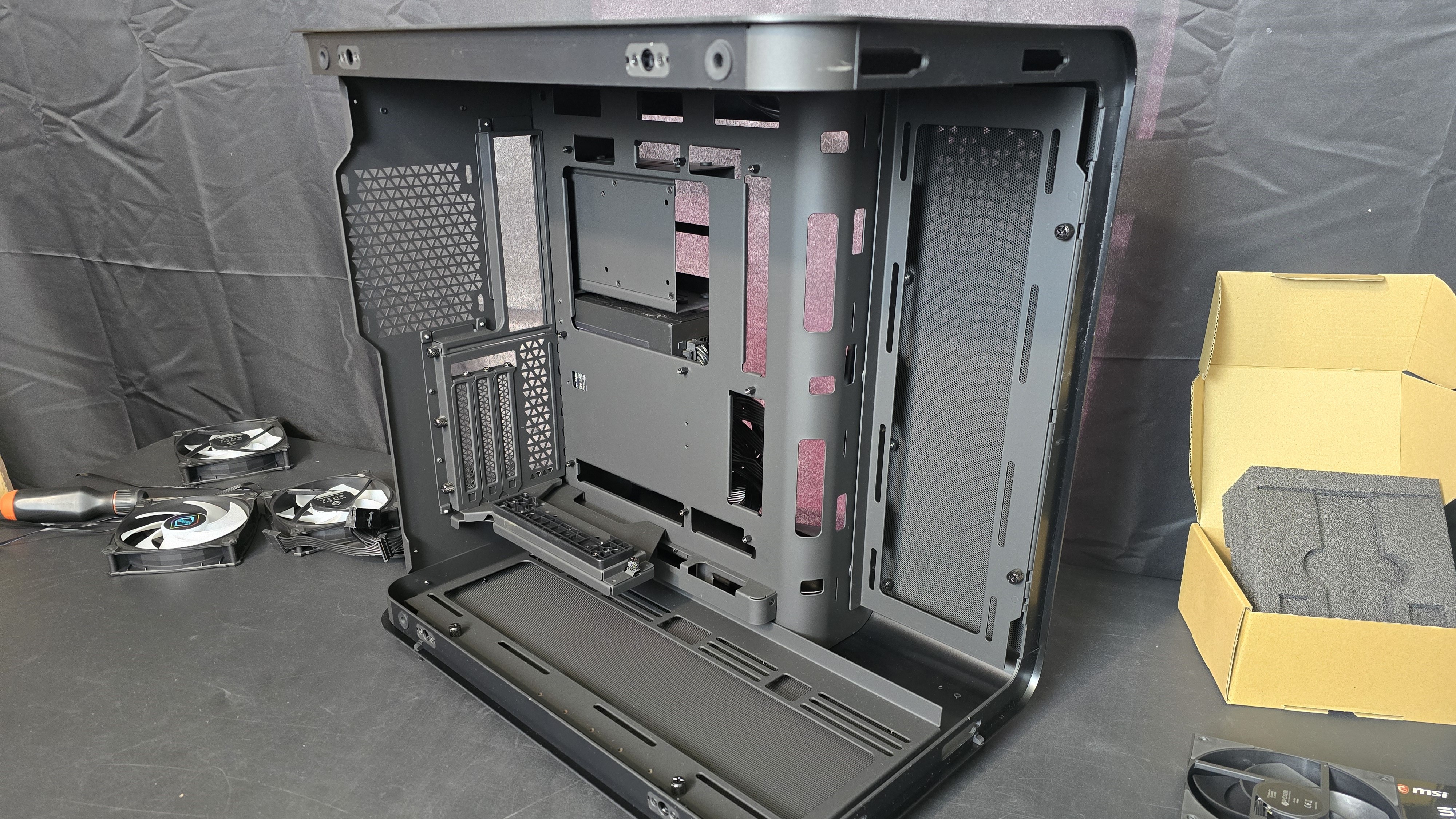 MSI MEG Maestro 700L PZ Kasa