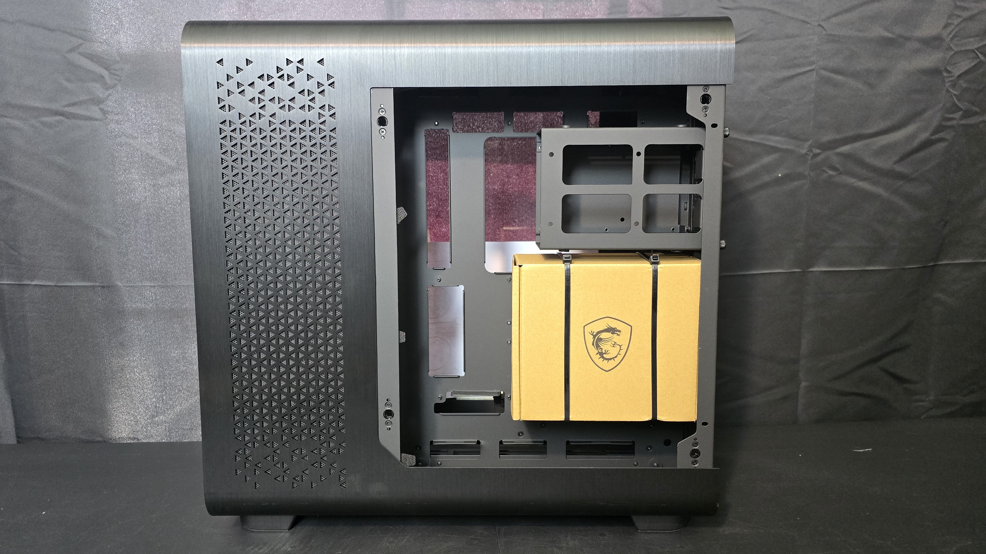 MSI MEG Maestro 700L PZ Kasa