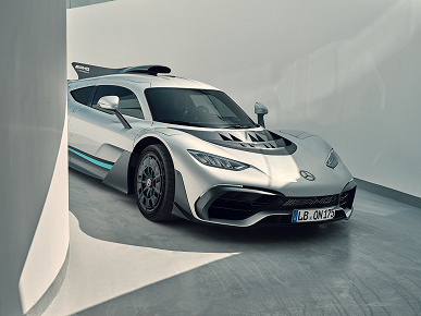 Sadece 485 milyon ruble ve Formula 1 teknolojisi garajınızda. Rusya'ya benzersiz bir hiper otomobil Mercedes-AMG ONE getirildi