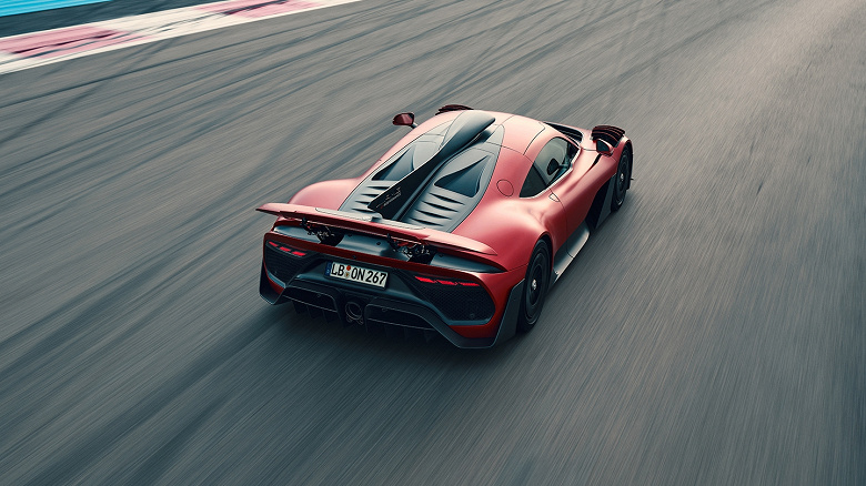 Sadece 485 milyon ruble ve Formula 1 teknolojisi garajınızda. Rusya'ya benzersiz bir hiper otomobil Mercedes-AMG ONE getirildi