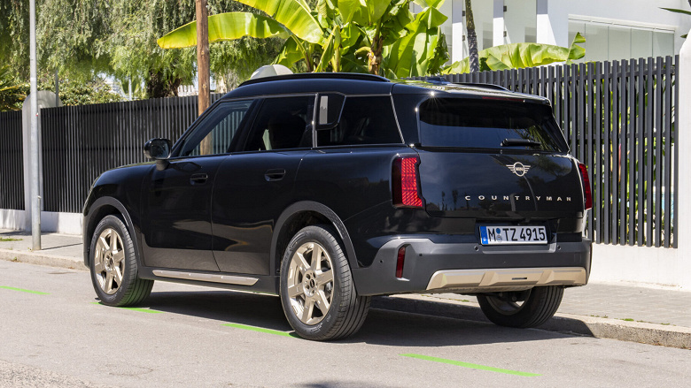Whatcar'a göre dünyanın en güvenilir kompakt crossover'ı sadece 5 milyon ruble. Rusya'ya yeni Mini Countryman geçitleri getirildi