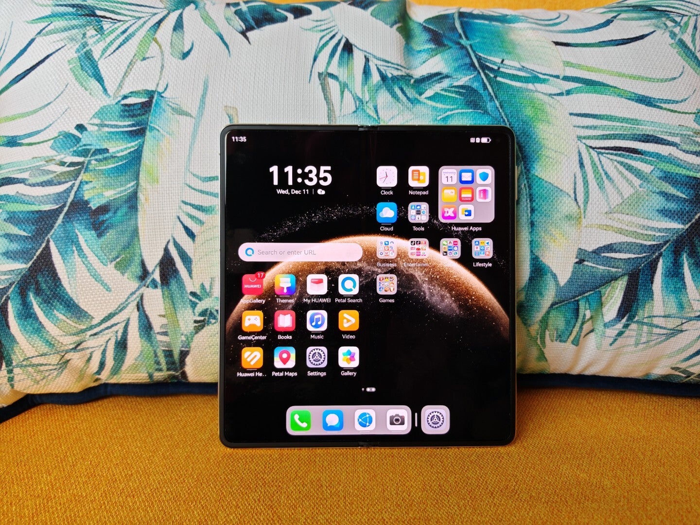 EMUI 15 Android tabanlıdır ancak Google hizmetlerinden yoksundur | Image by PhoneArena - Huawei Mate X6, ince gövdesi ve güçlü kamera sistemiyle dünyaya açılıyor