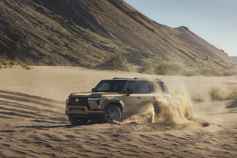 Yeni Lexus GX SUV'lar Rusya'ya “dost ülkeler üzerinden” geldi: 354 hp, 10 vitesli otomatik ve dört tekerlekten çekiş - 16,5 milyon ruble'den