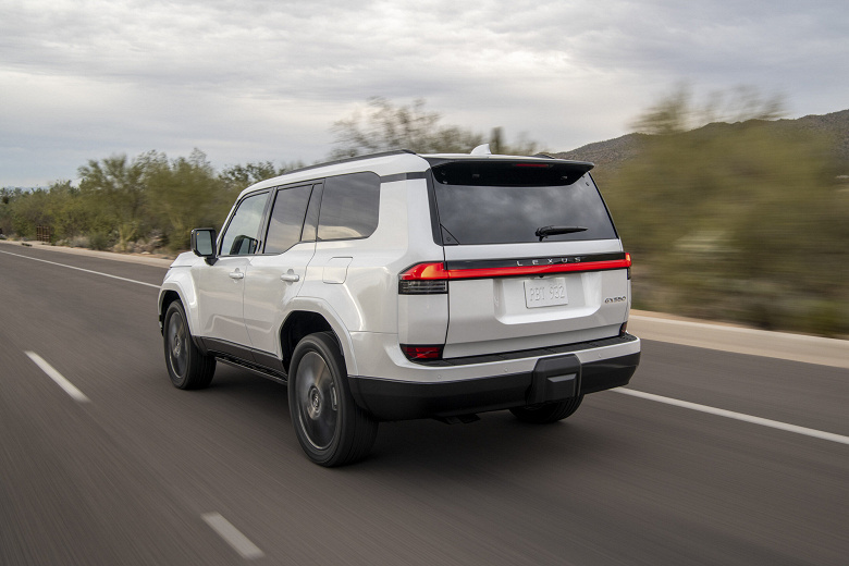 Yeni Lexus GX SUV'lar Rusya'ya “dost ülkeler üzerinden” geldi: 354 hp, 10 vitesli otomatik ve dört tekerlekten çekiş - 16,5 milyon ruble'den