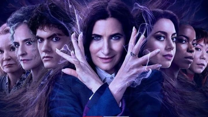 Bir tanıtım posterinde "Agatha All Along"un oyuncu kadrosu.