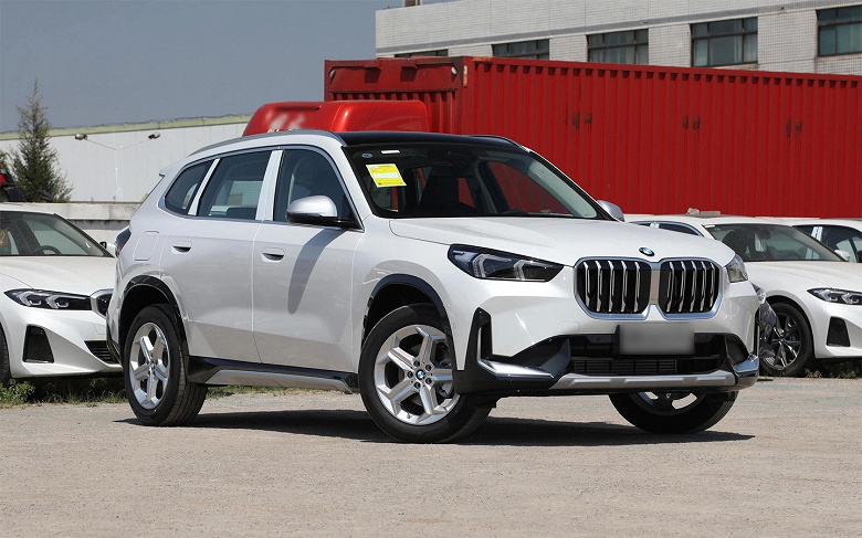 Bayiler Alman priminden kurtuluyor: dört tekerlekten çekişli BMW X1 ve BMW X2 7 milyon rubleye satın alınabiliyor