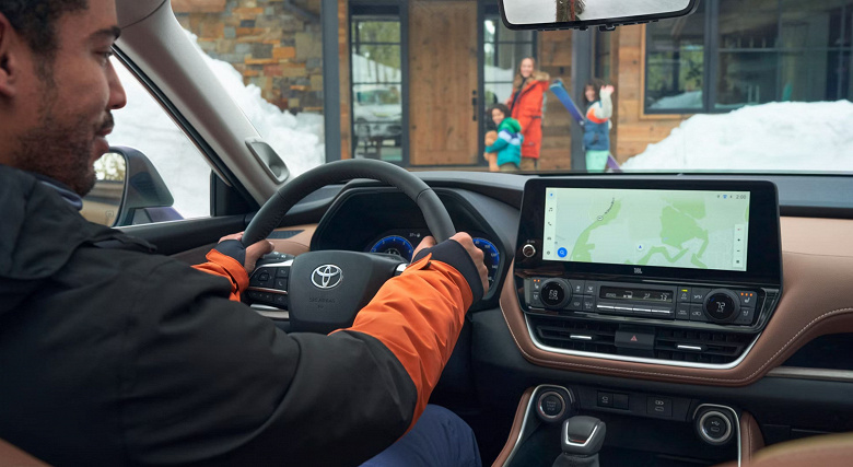 Toyota Grand Highlander 2024 Rusya'da yeniden satışa çıktı, ancak şimdi yaza göre 500 bin ruble daha pahalı