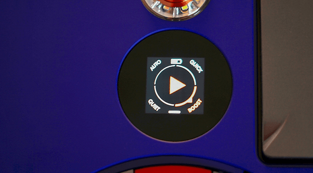 Otomatik, Hızlı, Sessiz ve Güçlendirme düğmelerine sahip Dyson 360 Vis Nav kontrol panelinin yakından görünümü.