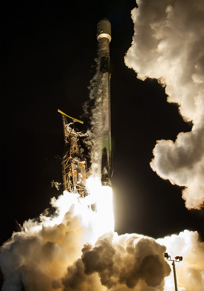 SpaceX, sekiz ülkeden 30 uzay aracının başarıyla fırlatılmasının nefes kesici görüntülerini gösterdi. Falcon 9 roketinin ilk aşaması 21 kez kullanıldı