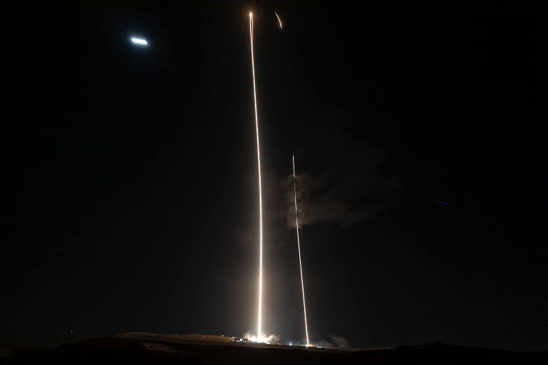 SpaceX, sekiz ülkeden 30 uzay aracının başarıyla fırlatılmasının nefes kesici görüntülerini gösterdi. Falcon 9 roketinin ilk aşaması 21 kez kullanıldı