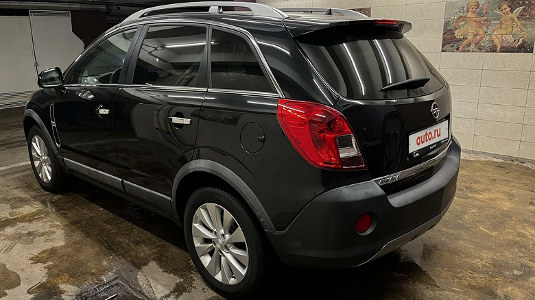 Basit bir 2,4 litrelik motor, dört tekerlekten çekiş, 6 vitesli otomatik şanzıman ve 10 yılda yalnızca 1.458 km kilometre performansı. Yeni Opel Antara Rusya'da satılıyor