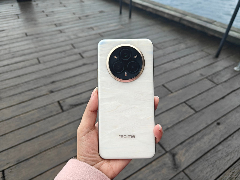 Sanki özellikle Rusya için yaratılmış gibi: Realme 14 Pro+'ın canlı fotoğrafları, soğuduğunda rengi değişiyor