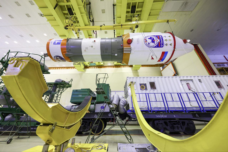 Roscosmos, Resurs-P'yi fırlatmak için Soyuz-2.1b roketini bir araya getirdi
