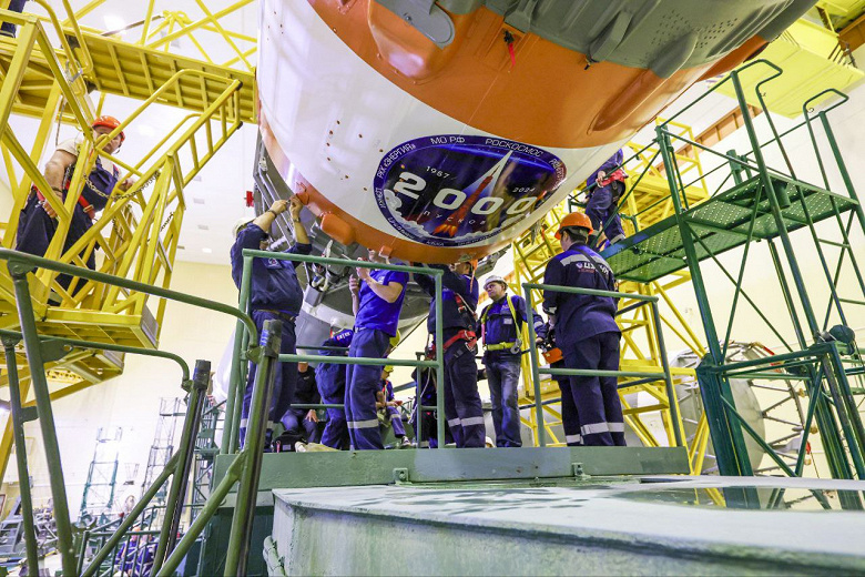 Roscosmos, Resurs-P'yi fırlatmak için Soyuz-2.1b roketini bir araya getirdi