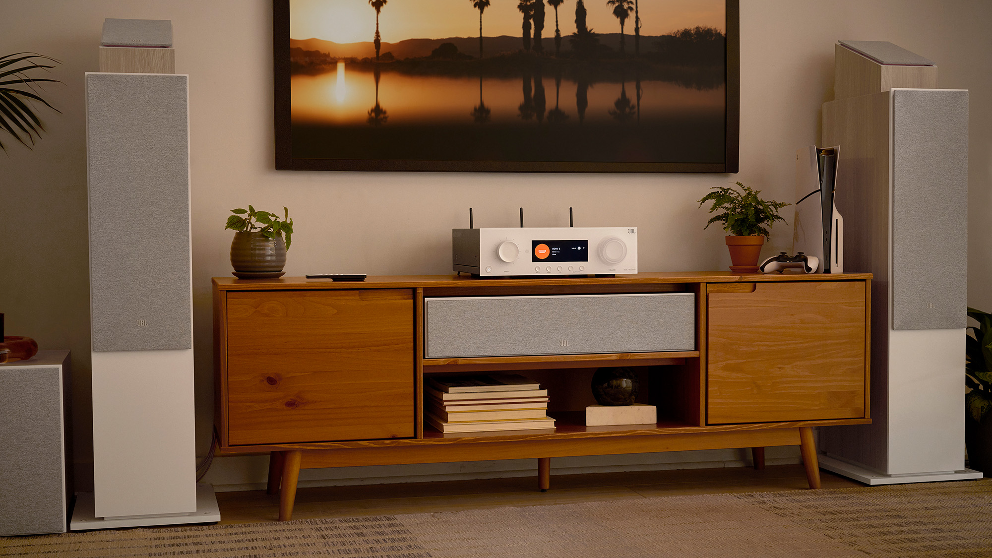 JBL Modern Audio AVR'ler ve Stage 2 hoparlörler