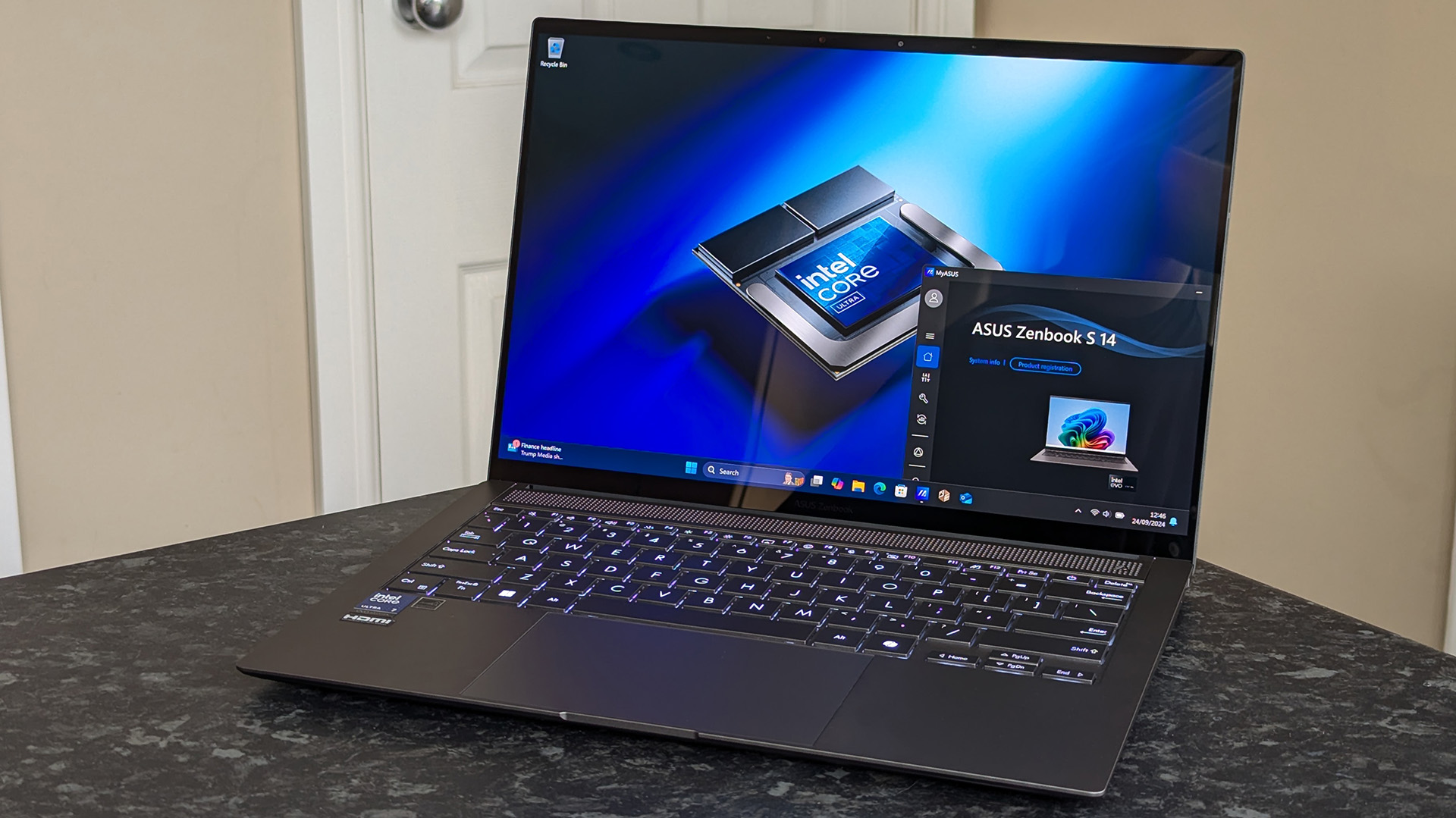 Intel Core Ultra'lı ASUS Zenbook S 14 (Seri 2)